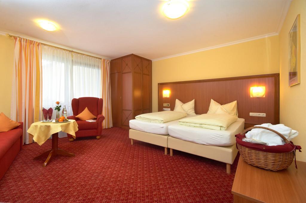 Kurhotel Kaiser Trajan Bad Goegging Phòng bức ảnh