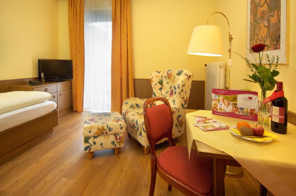 Kurhotel Kaiser Trajan Bad Goegging Phòng bức ảnh