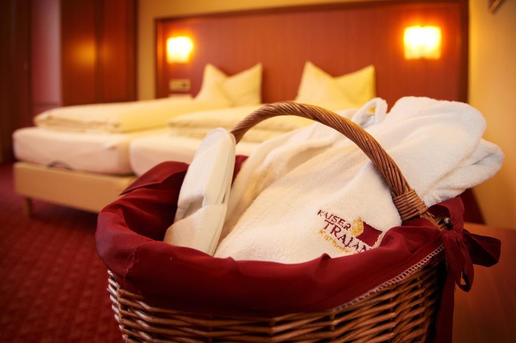 Kurhotel Kaiser Trajan Bad Goegging Phòng bức ảnh