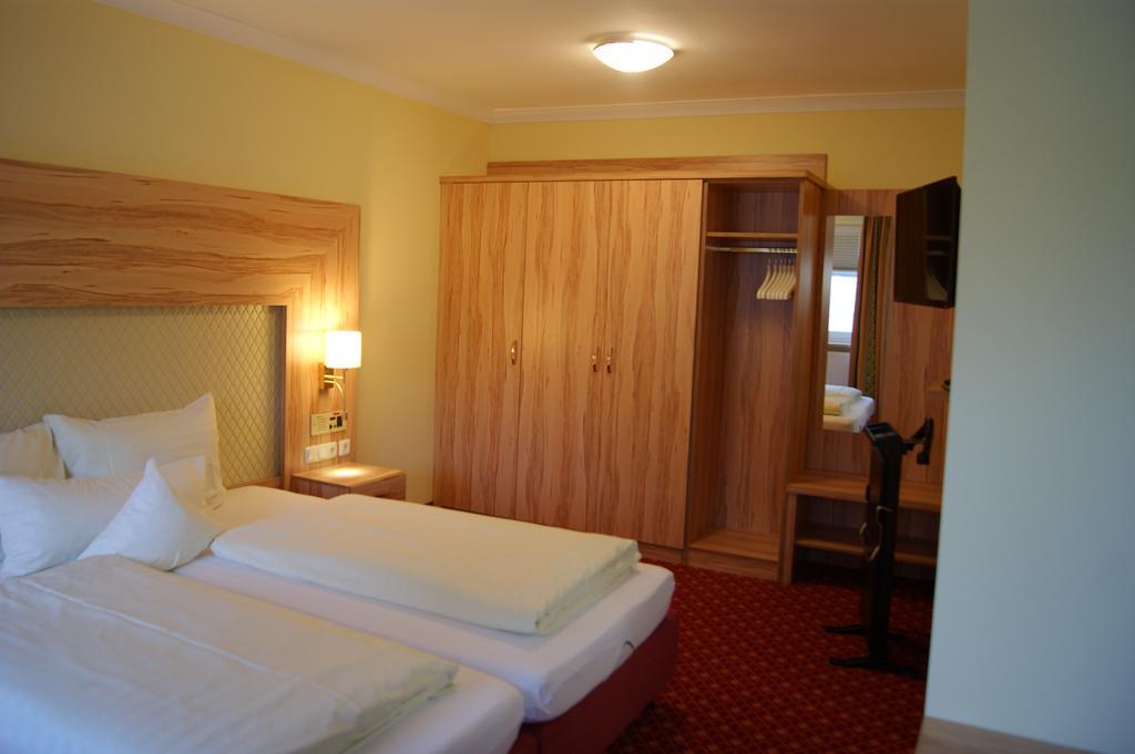Kurhotel Kaiser Trajan Bad Goegging Phòng bức ảnh