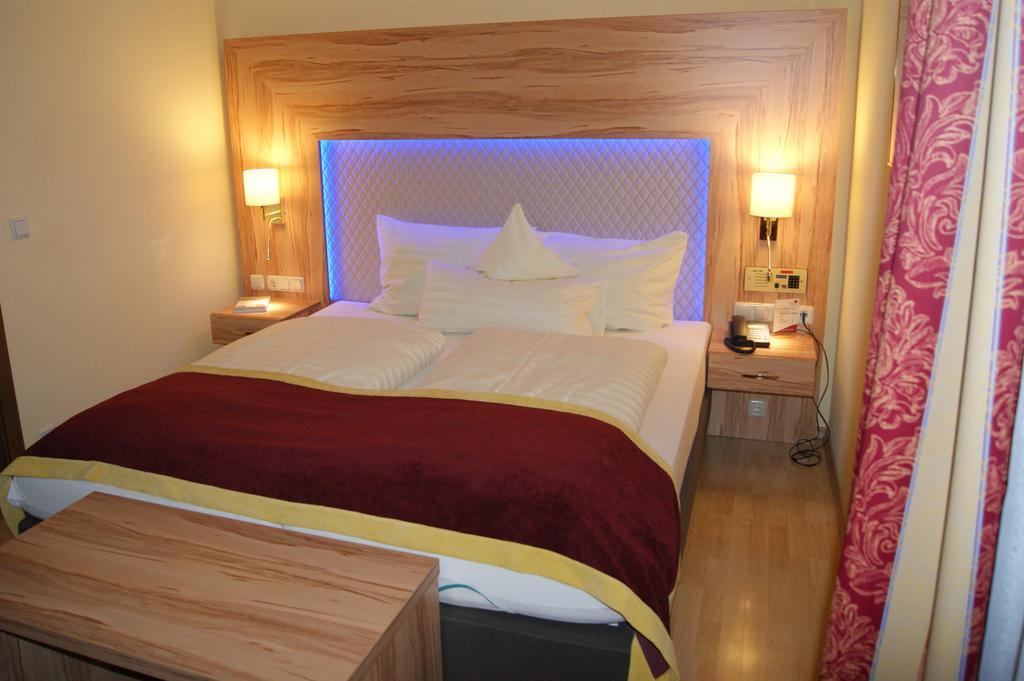 Kurhotel Kaiser Trajan Bad Goegging Phòng bức ảnh